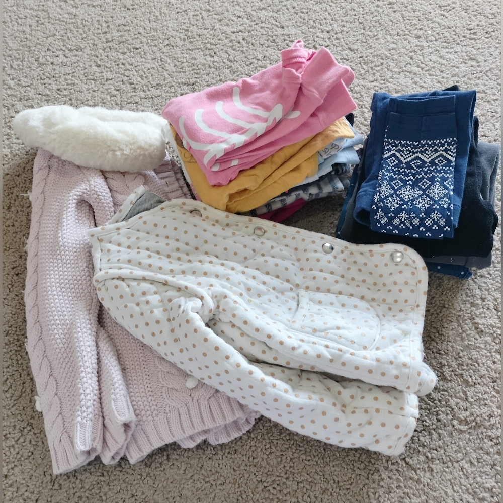 Bundle of 13 Girls Fall/Winter Clothes Size 4T Coats T-shirts Pants Gap Old Navy